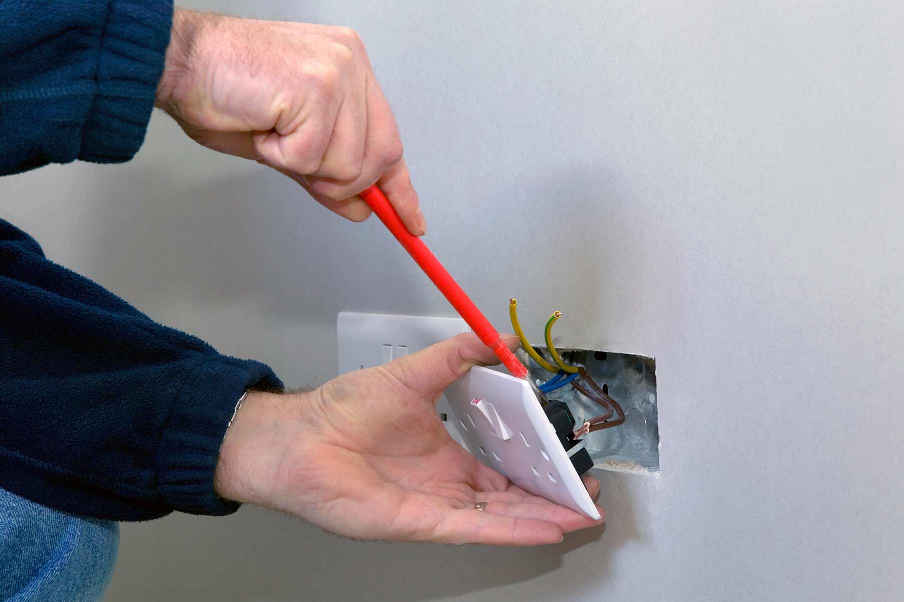 Our electricians can install plug sockets for domestic and commercial proeprties in Swiss Cottage and the local area. 